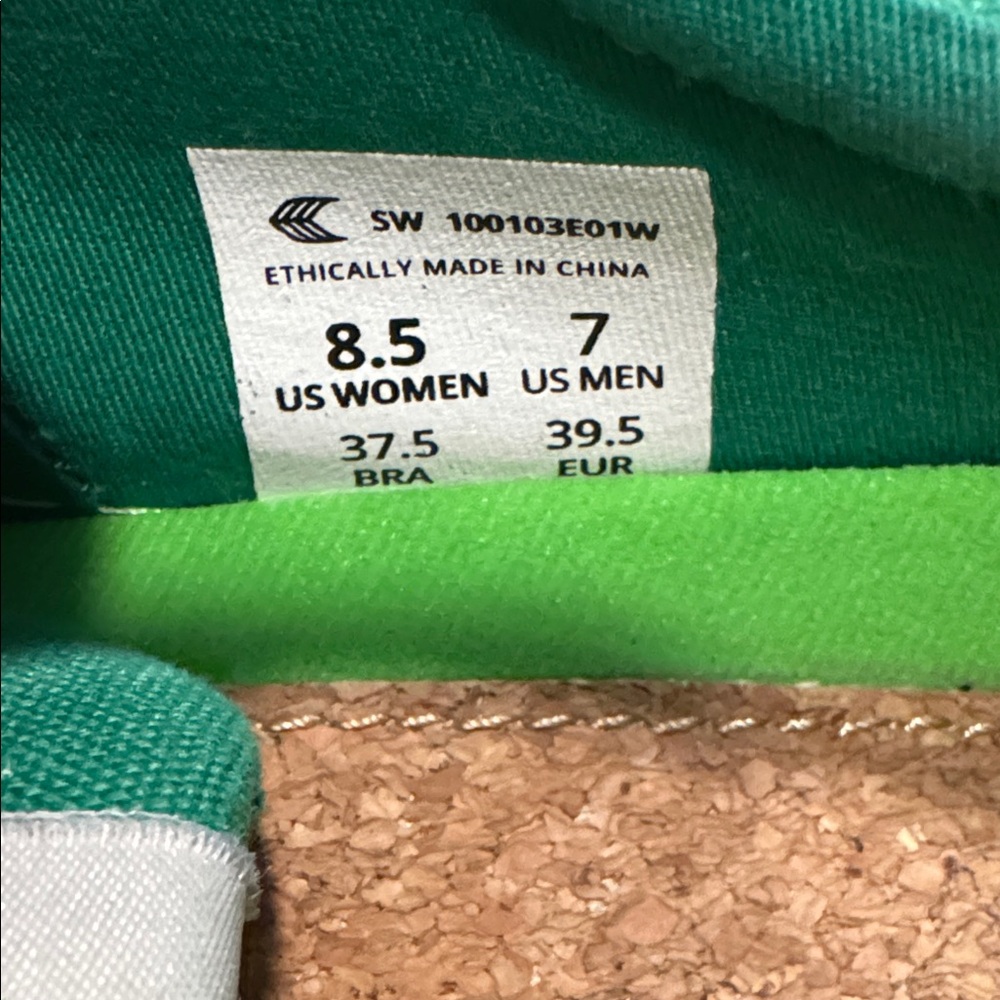 Cariuma Women’s Green Canvas Sneakers size 8.5 - Picture 3 of 3